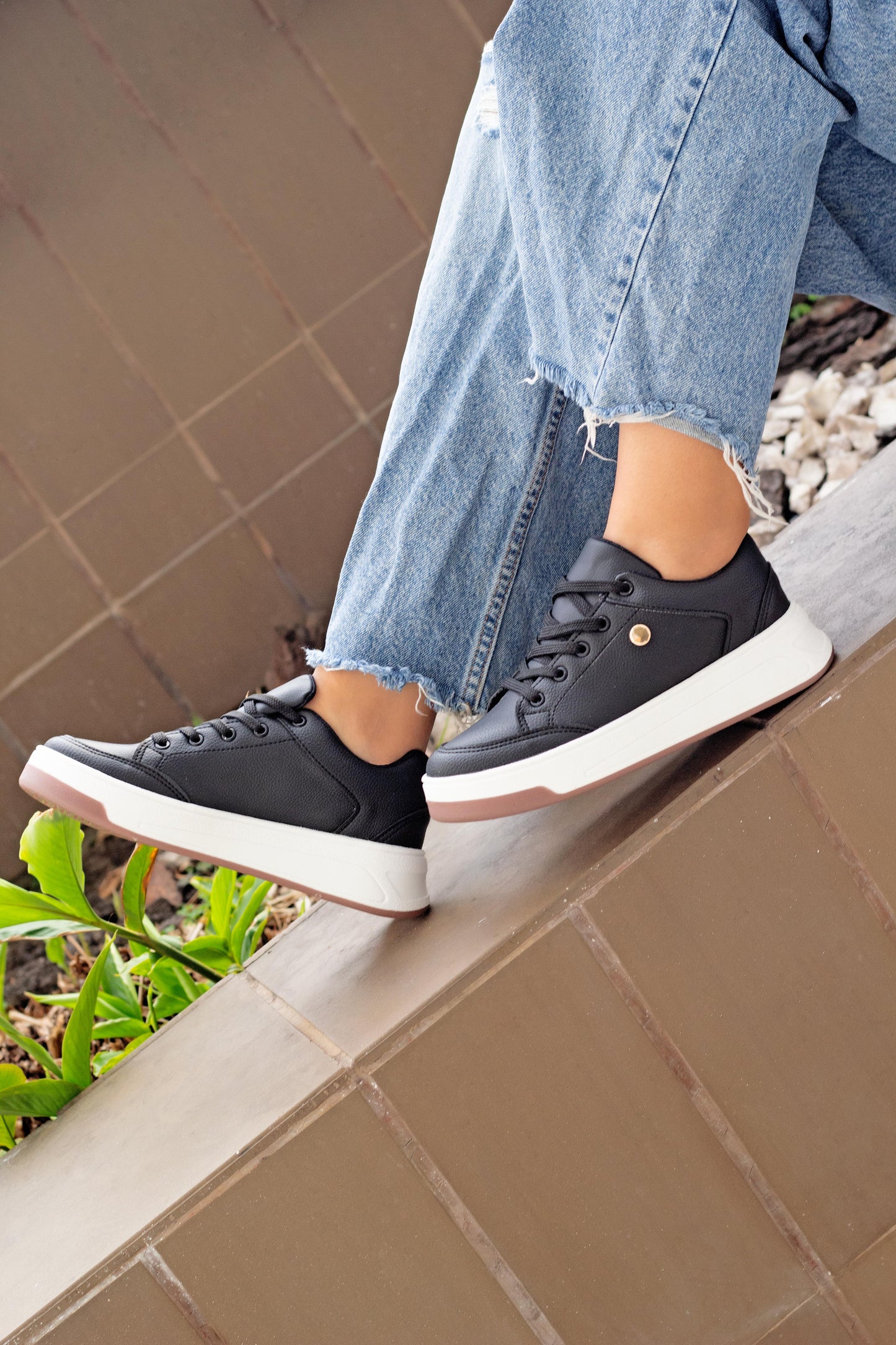 Ashley Sneaker- Black